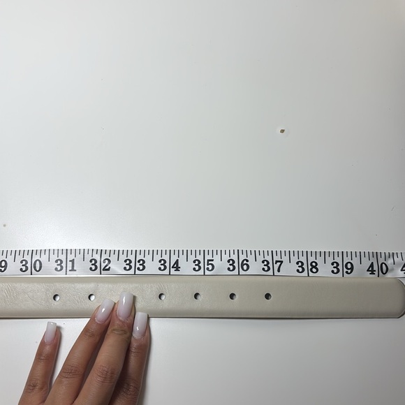 Dillards White Belt With Gold Buckle | Sz M | NWT - Picture 6 of 7